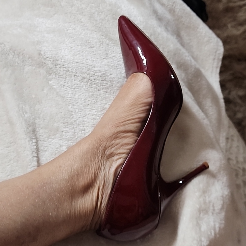 KATE SPADE MADE IN ITALY BURGUNDY PATENT REAL LEATHER PUMPS SIZE 8.5M EUC